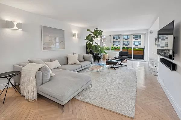 1st image of 205 3rd Ave #5HJ