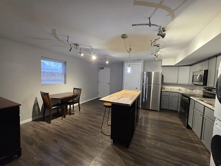 831 W Pearl St #100 — Photo 5