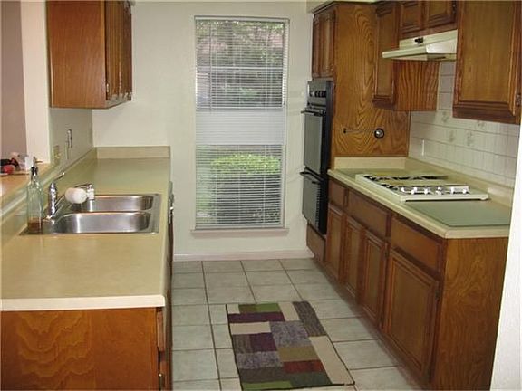 4th image of 3702 Village Grove Dr