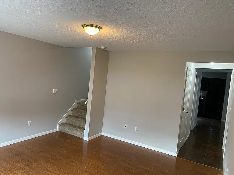 718 Christy Ln — Photo 2