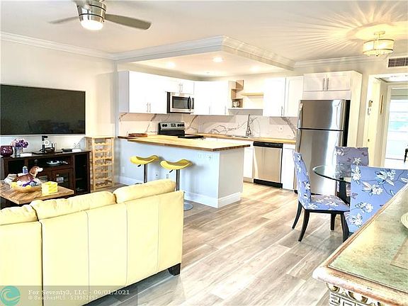5th image of 2053 Newport N #2053