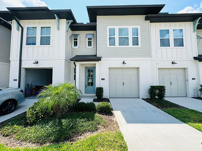 785 Benoi Dr — Photo 1