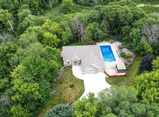 20881 Lake Ridge Dr, Prior Lake, MN 55372