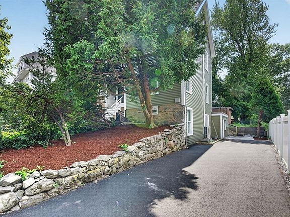 5th image of 33 Parsons St