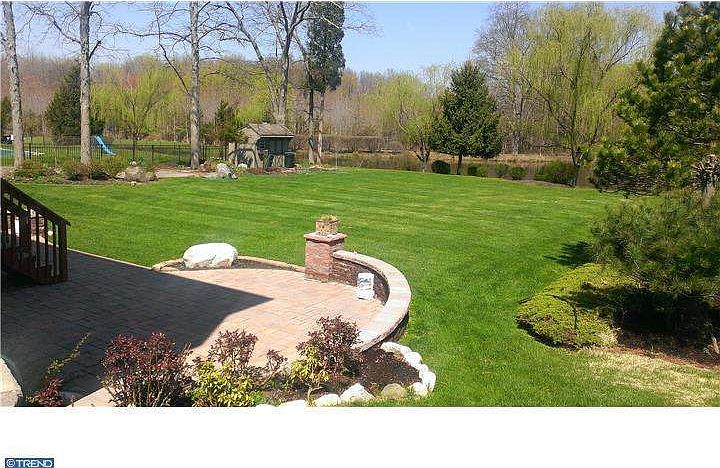 2nd image of 18 Autumnwood Ln