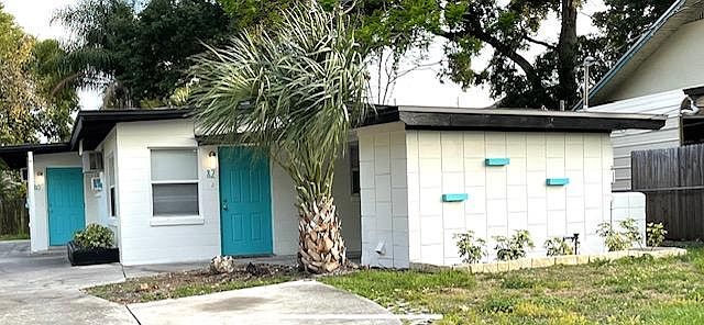 Charming midcentury duplex on quiet brick street