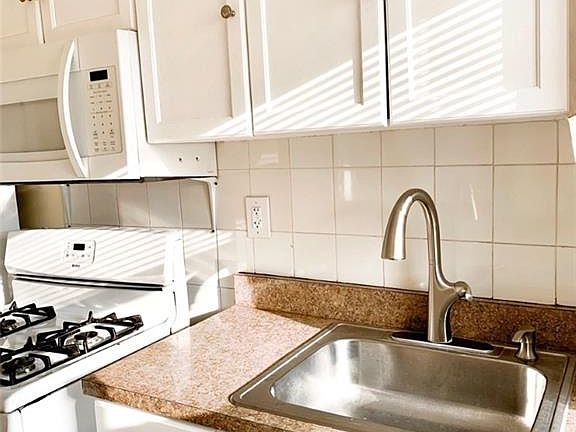 3rd image of 303 Stuyvesant Ave