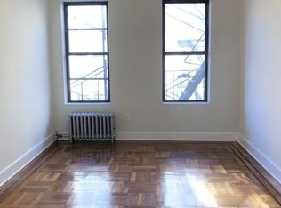 2835 34th St APT 31, Astoria, NY 11103