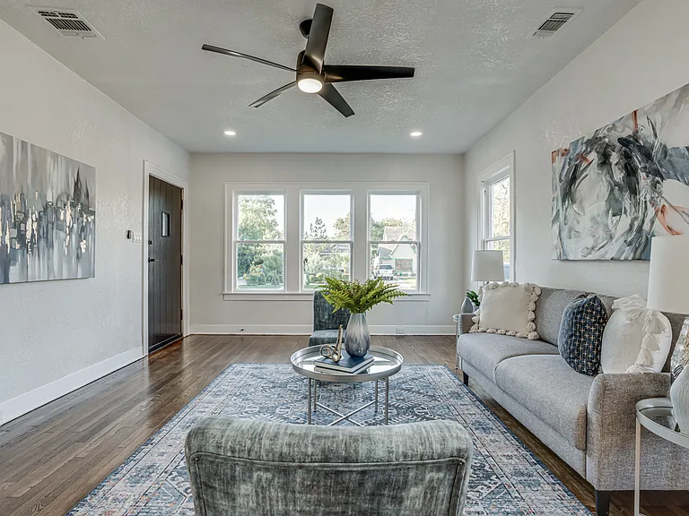2035 W Summit Ave — Photo 6