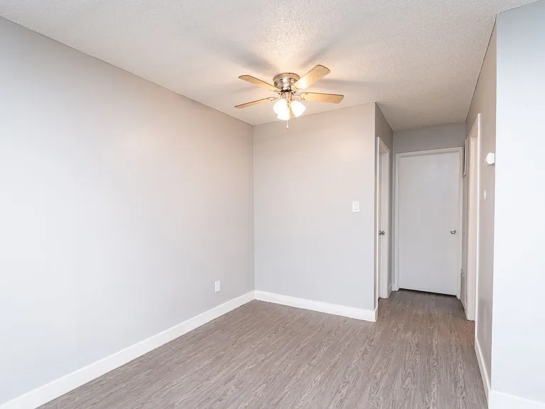 Tuscana Court Apartments — Photo 33