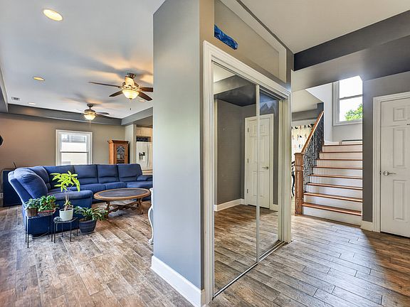 3rd image of 402 S Ahrens Ave