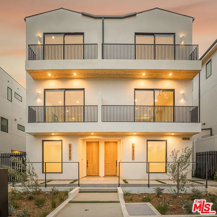 4 bed, 3.5 bath, 1915 sqft, $5,695 — Photo 2