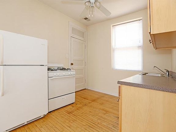 2nd image of 853 W Cornelia Ave #851-3S