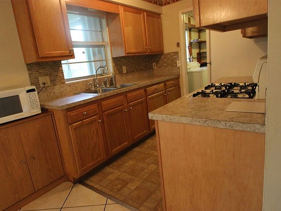 4th image of 7430 Jade Dr N
