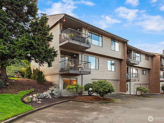 2nd image of 10713 Glen Acres Drive S #10713