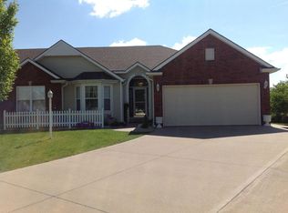 2805 Eastbrook Ct, Saint Joseph, MO 64506
