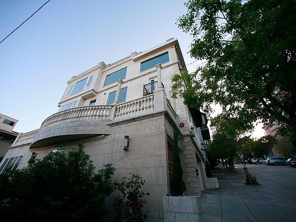 4th image of 951 Lombard St