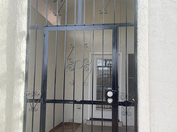 4th image of 6097 Belladonna Cir