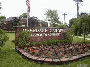 25249 63rd Ave, Little Neck, NY 11362