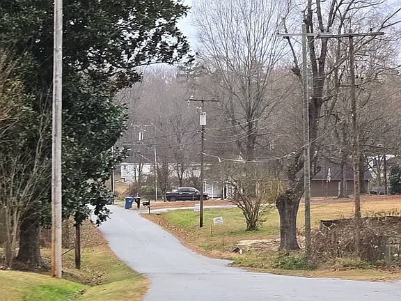 4th image of 505 Sunny Ln