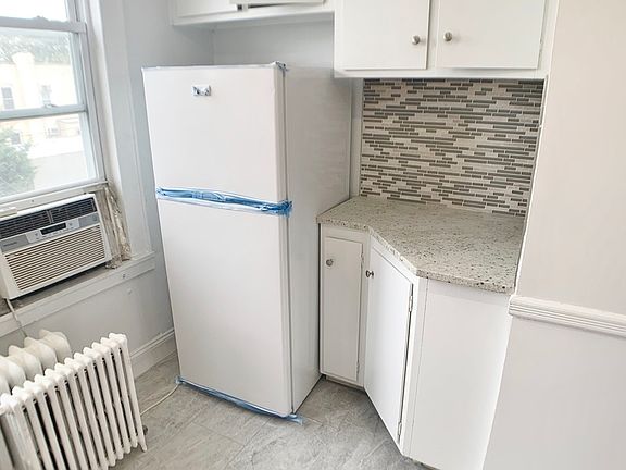 4th image of 20-51 33rd St #3A