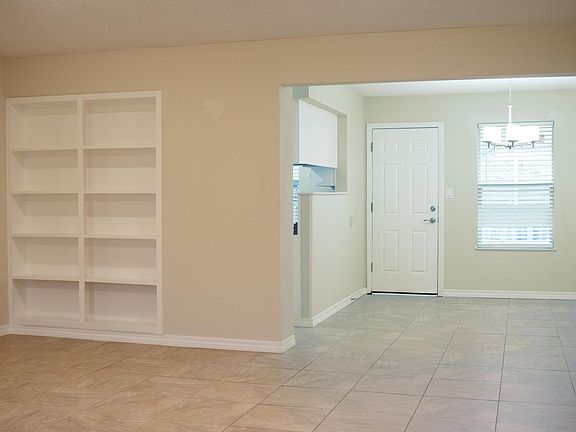4th image of 622 S 72nd Ave