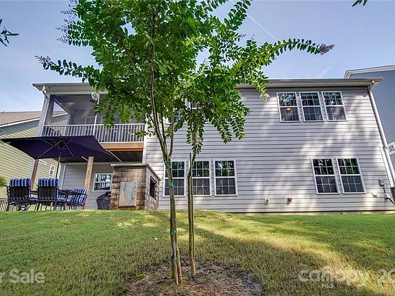4th image of 163 Sweet Briar Dr