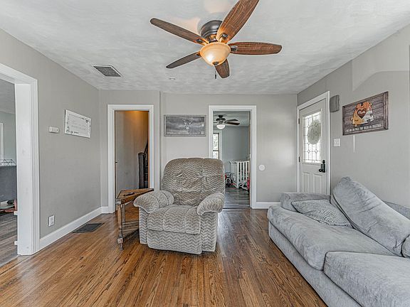 5th image of 307 N 2nd St