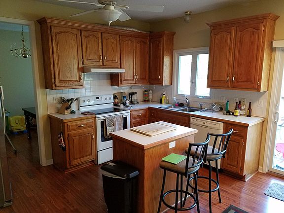 Sunny kitchen. Convection oven. Over-range hood vents to outside (so no stinky kitchen). Pantry cabinet and refrigerator area to left (not shown). Dishwasher.