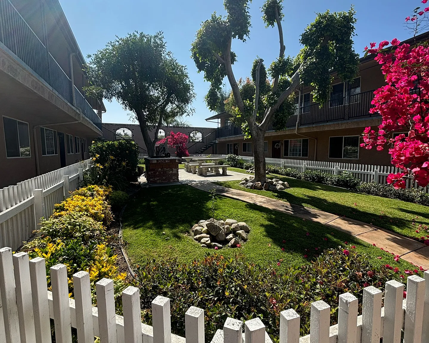 2 bed, $1,975 — Photo 2