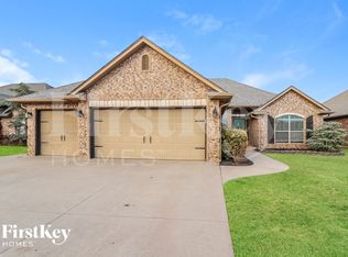 2633 SE 10th St, Moore, OK 73160