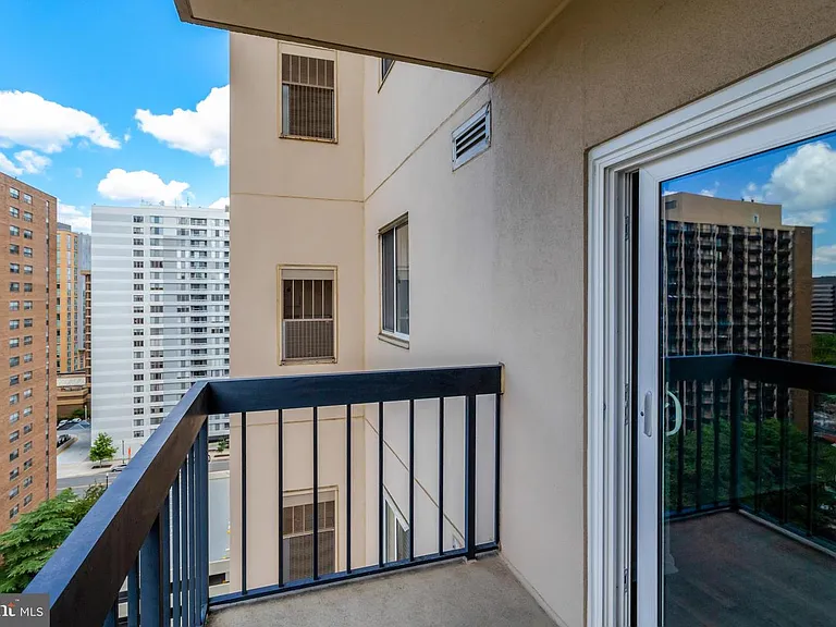 1211 S Eads St #1203 — Photo 28
