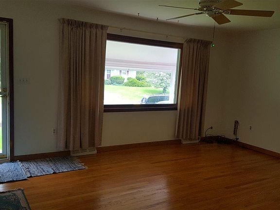 5th image of 69 Margaret Dr