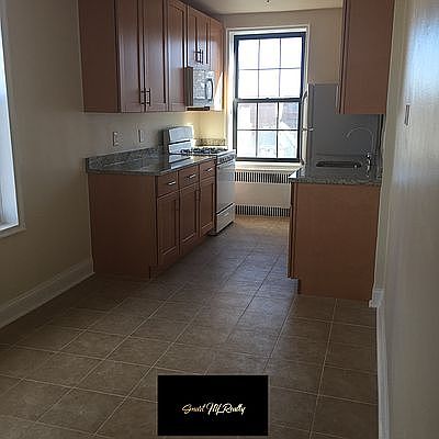 3rd image of 181 Hawthorne St APT 4A