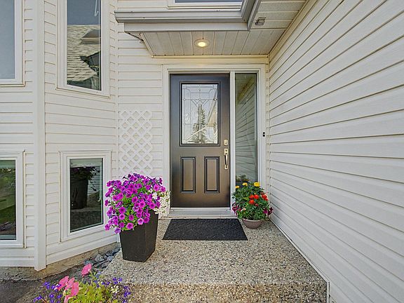 3rd image of 32 Fairway Dr
