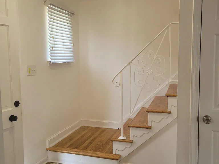 6818 Rolling Rd — Photo 2