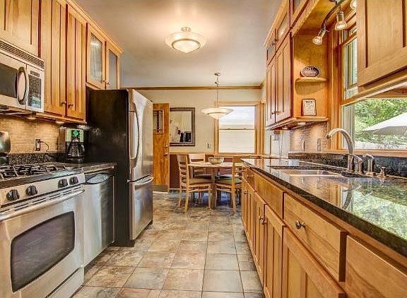 2nd image of 2534 Arbor Dr