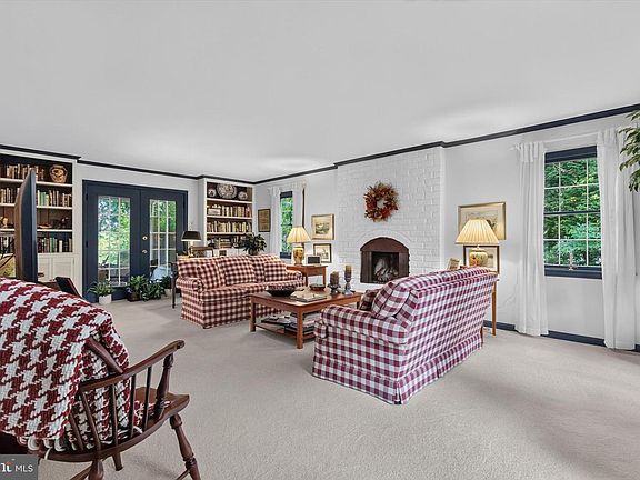 5th image of 4417 Avon Dr