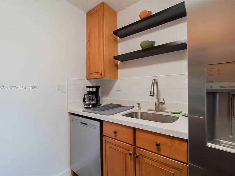 1099 NE 35th St #2 — Photo 10