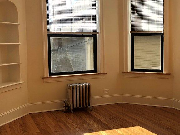 3rd image of 5547 N Lakewood Ave #1
