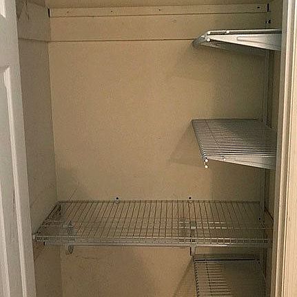 5th image of 17 W York Ln