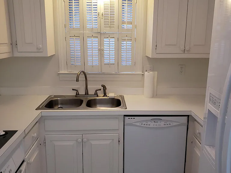 1505 Eastmoreland Ave — Photo 5