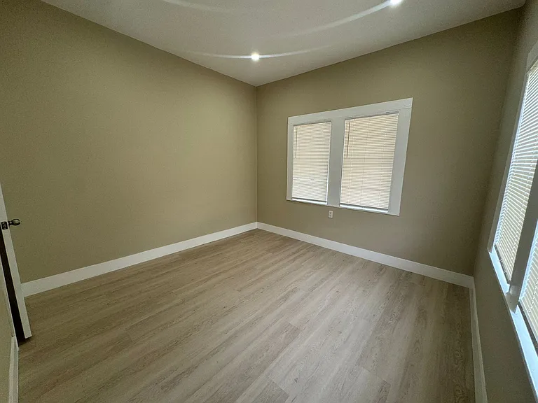 3424 Spruce St — Photo 11