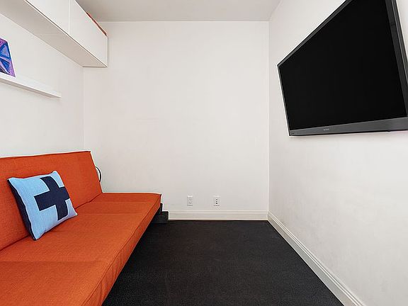5th image of 200 E 94th St APT 322