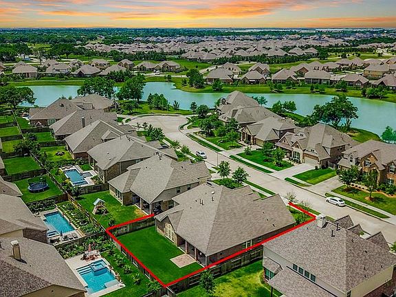 3rd image of 2110 Holly Manor Ct