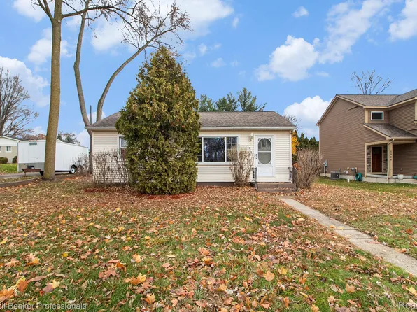 5010 Cass Elizabeth Rd, Waterford, MI 48327