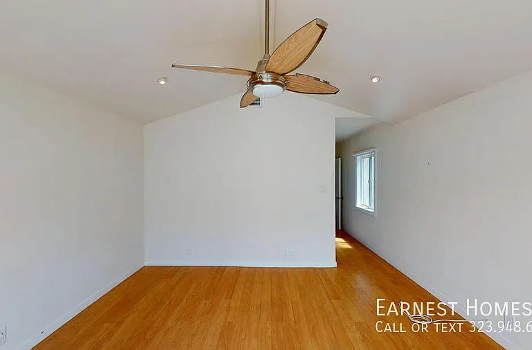 2577 S Bundy Dr — Photo 12