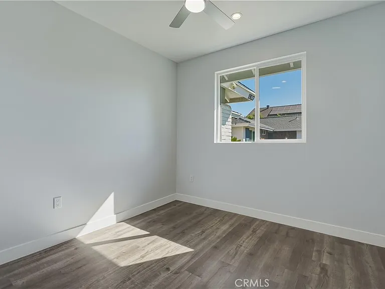 19835 Blythe St — Photo 14