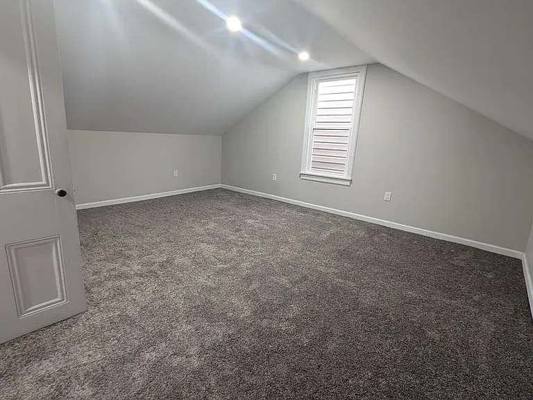 2508 Cobden St — Photo 11