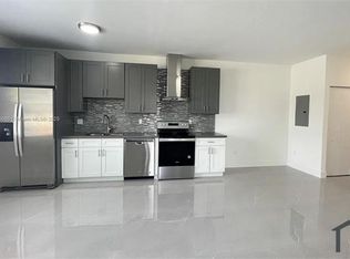 3096 NW 27th St #2, Miami, FL 33142